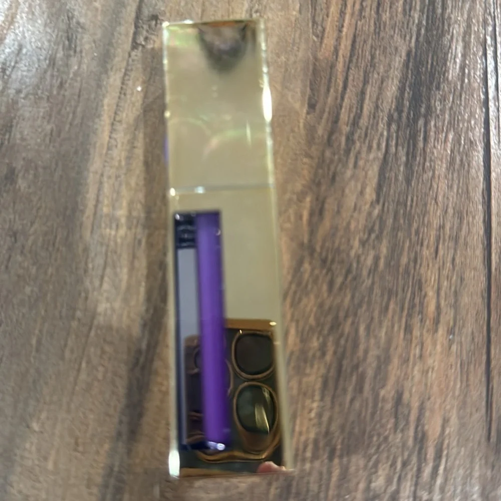 Scott Barnes lipgloss